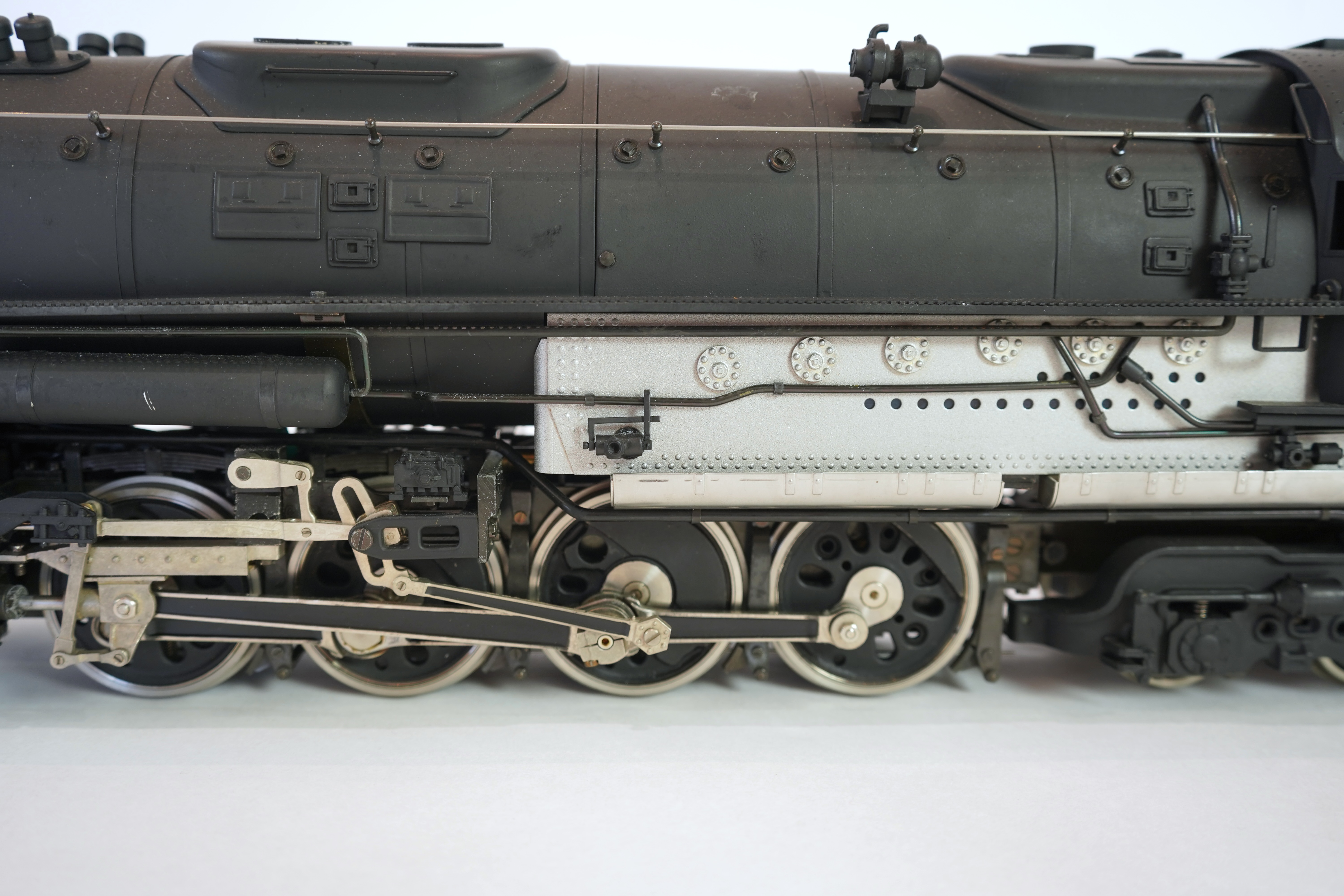 A Gauge One Aster Hobbies Union Pacific Big Boy, 4-8-8-4 tender locomotive, 4002, the electric version, together with plywood flight case bearing the original Aster labels for the live steam version.